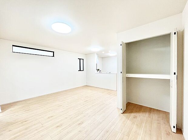 あると嬉しいリビング収納付き!散らかりがちなLDKもスッキリ片付きますね