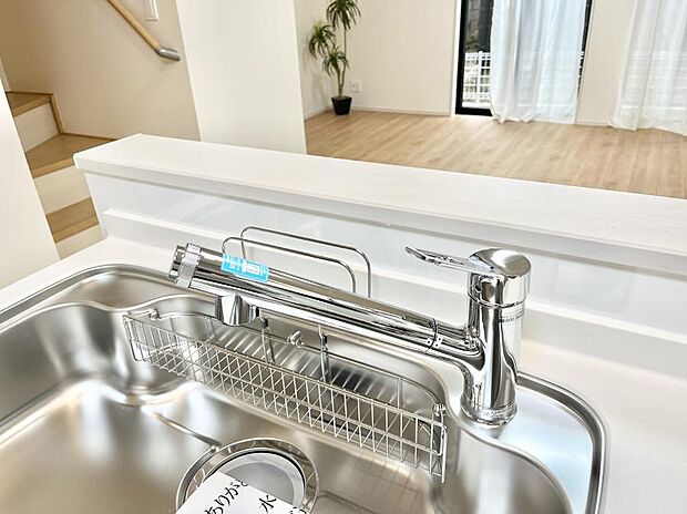 いつでも清潔なおいしいお水を。一つの水栓で水道水と浄水を使い分け。