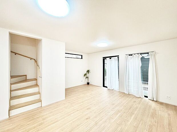 家族とのコミュニケーションが深まるリビングイン階段を採用したダイニング