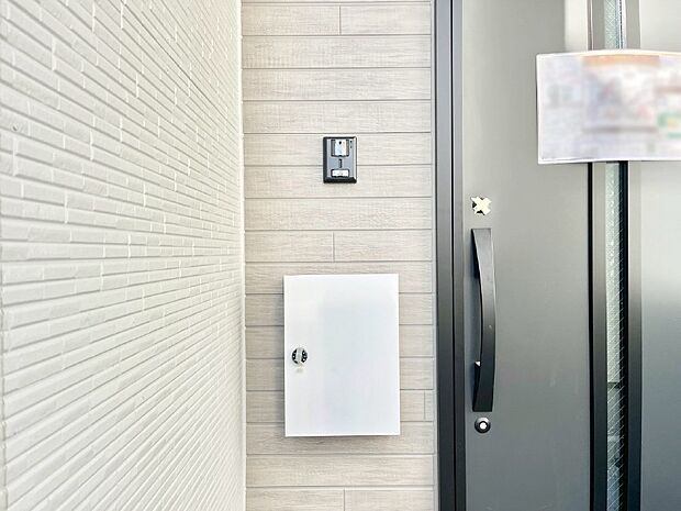 シンプルデザインのポスト。