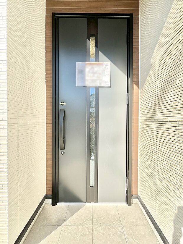 住まいの顔を演出する、玄関ドア。