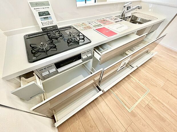 使いやすさを優先したスライド式収納タイプ！