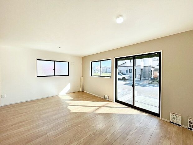 日当たりの良いリビング。お気に入りのグリーンを飾れば更に心地よさがアップ！