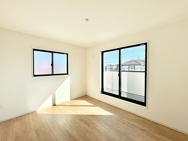 明るいバルコニーサイドに洋室を設置。目覚めの良い寝室に。