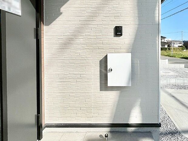 シンプルデザインのポスト。