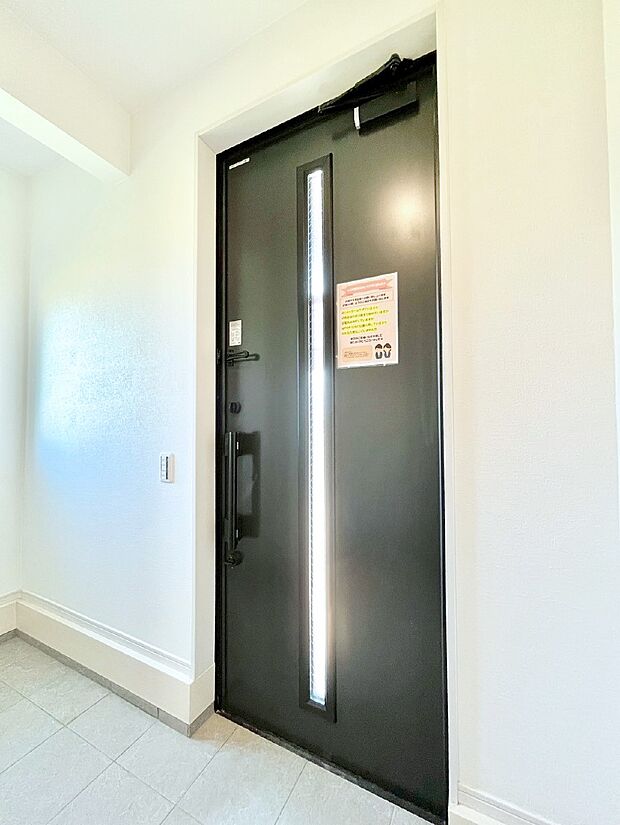 シューズインクローク付きの玄関。家族全員の靴や雨具などすっきり収納できます。