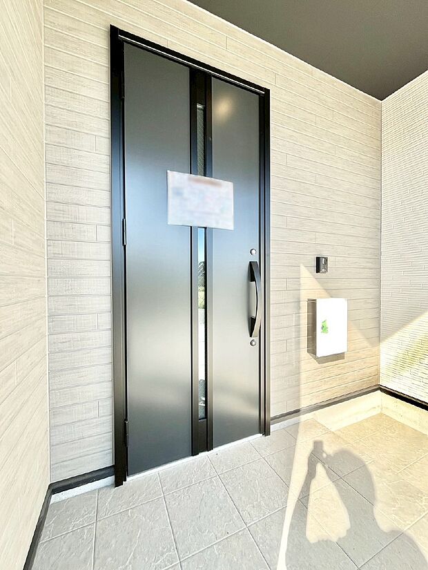 住まいの顔を演出する、玄関ドア。