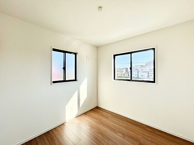 2面採光なので、明るく風通しも良く心地良い生活が送れます。