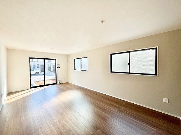 日当たりの良いリビング。お気に入りのグリーンを飾れば更に心地よさがアップ!