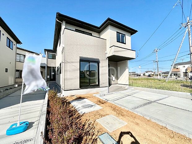 ガーデニングや家庭菜園も楽しめるお庭付き。