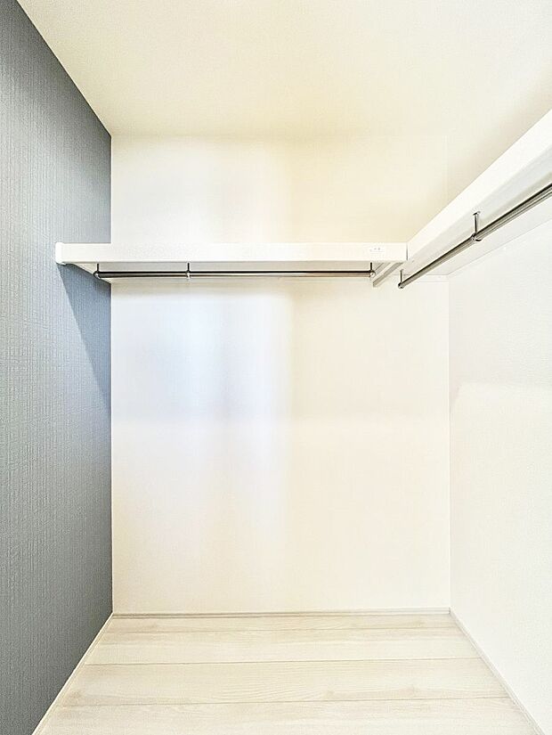 ウォークインクローゼットの活用で生活空間スッキリ