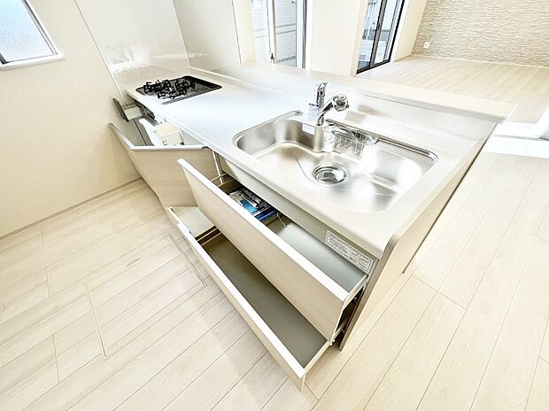 使いやすさを優先したスライド式収納タイプ!