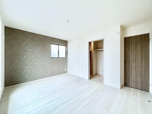 ウォークインクローゼットがあるお部屋。季節ごとの入れ替えも不要で便利です!