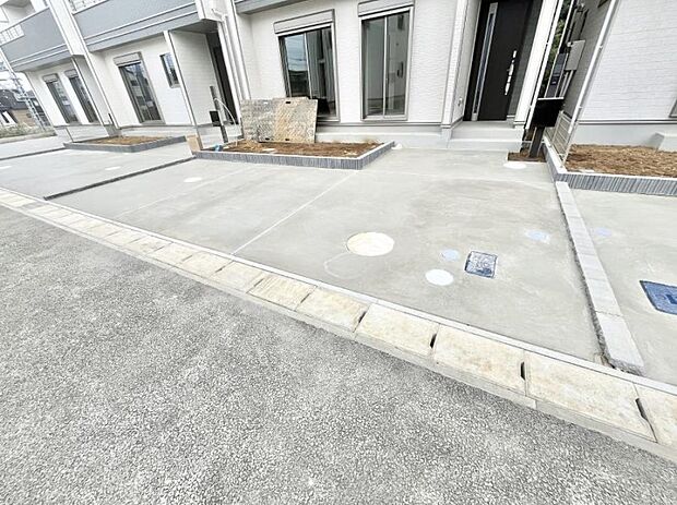 駐車2台可能！急なお客様の駐車に。また、ご家族の自転車スペースとしても大活躍。