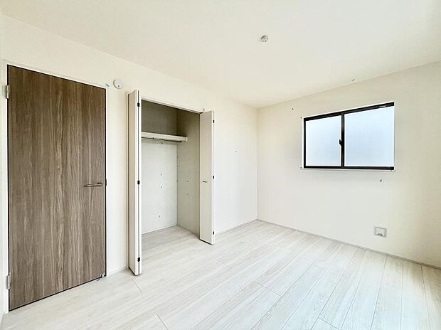 子供部屋にもおすすめな収納スペースたっぷりの居室