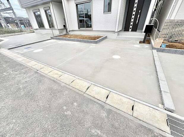 駐車2台可能!急なお客様の駐車に。また、ご家族の自転車スペースとしても大活躍。