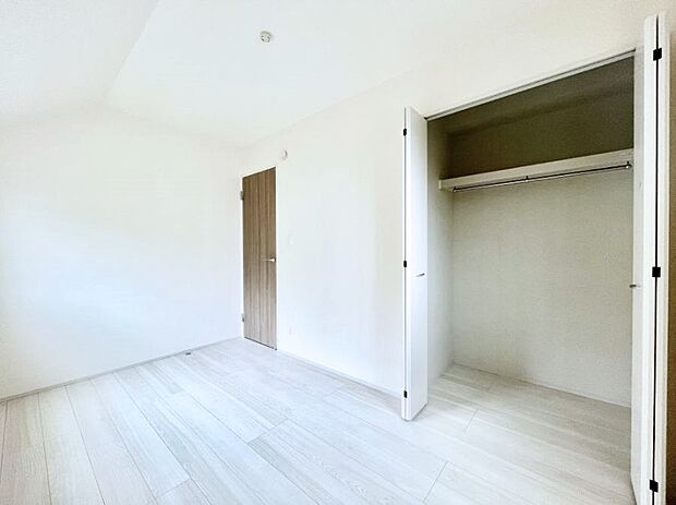 子供部屋にもおすすめな収納スペースたっぷりの居室