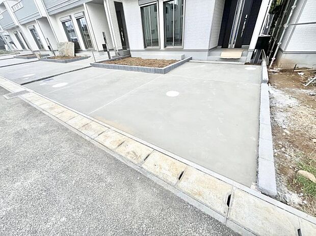 駐車2台可能！急なお客様の駐車に。また、ご家族の自転車スペースとしても大活躍。