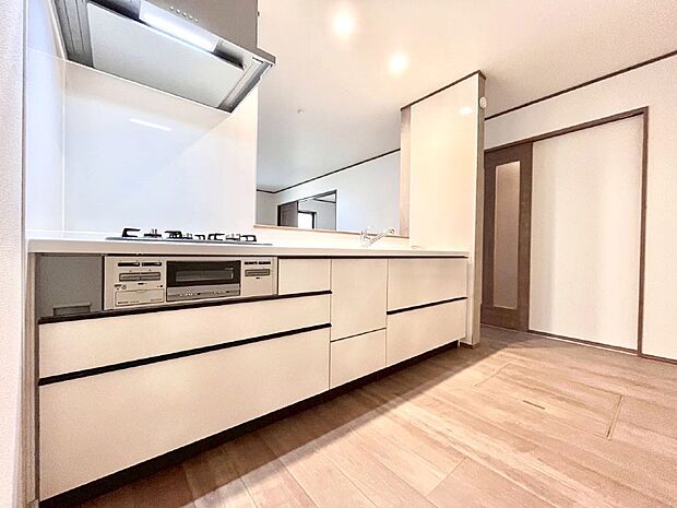 料理をしながらでもご家族との会話を楽しめる対面キッチン