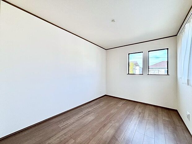 窓からのやさしい光が心地よいプライベートルーム