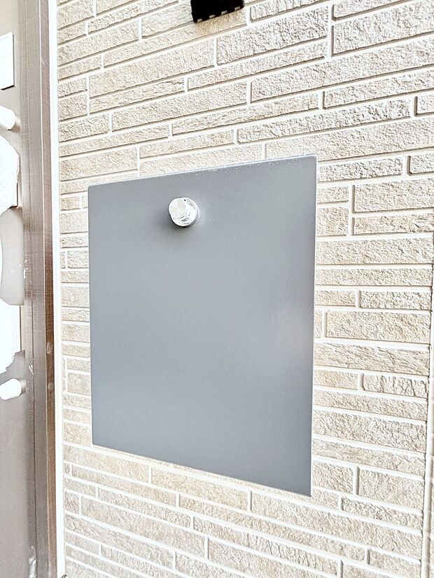 シンプルデザインのポスト。