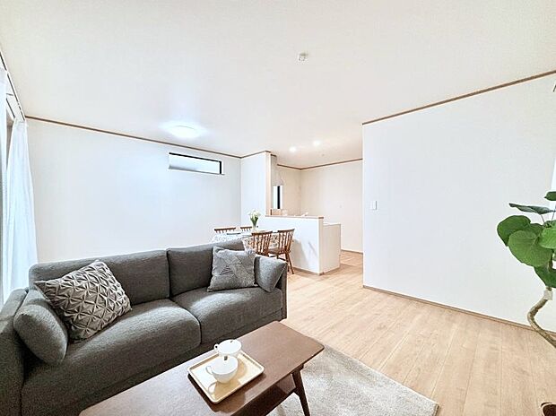 家族団らんの時間も増えそうなくつろぎのリビングダイニング。