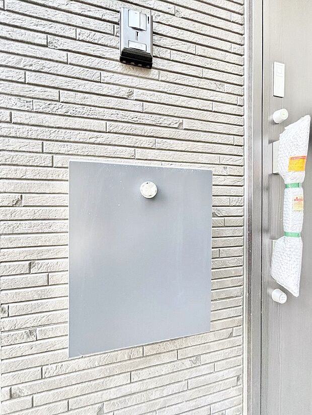 シンプルデザインのポスト。