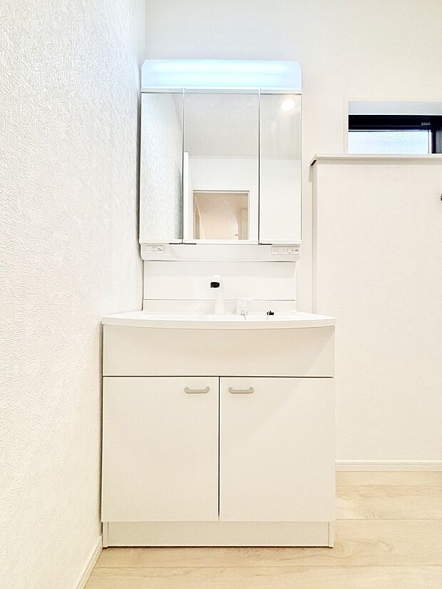収納力と機能性に優れた洗面化粧台