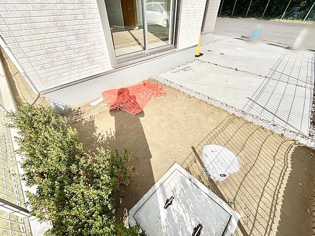 ガーデニングや家庭菜園も楽しめるお庭付き。