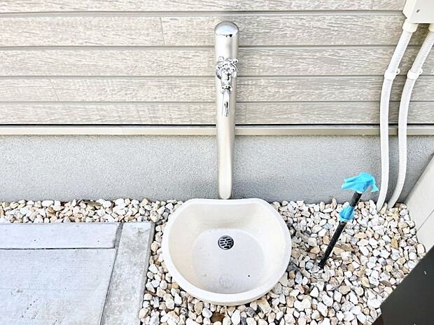 外水栓があると、庭のお手入れやちょっとした手洗い・洗車に便利です!