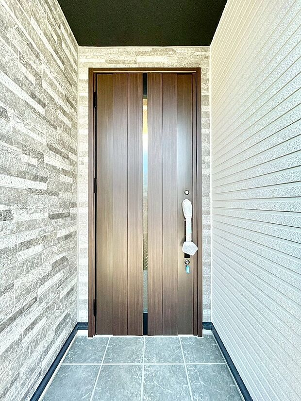 大切な家族、来客を出迎える玄関。