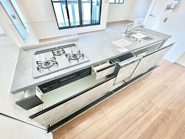 使いやすさを優先したスライド式収納タイプ！