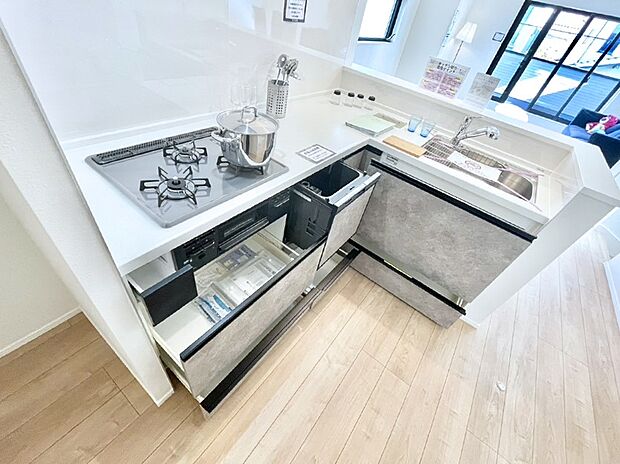 使いやすさを優先したスライド式収納タイプ!