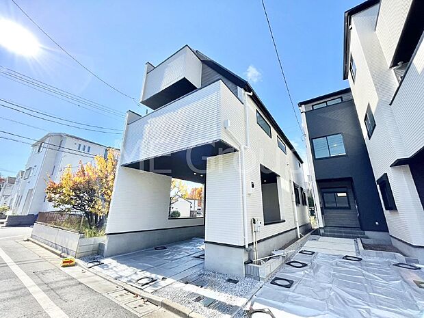 洗練された外観、上質な住空間が広がる室内は永く安心して過ごせる住居です。