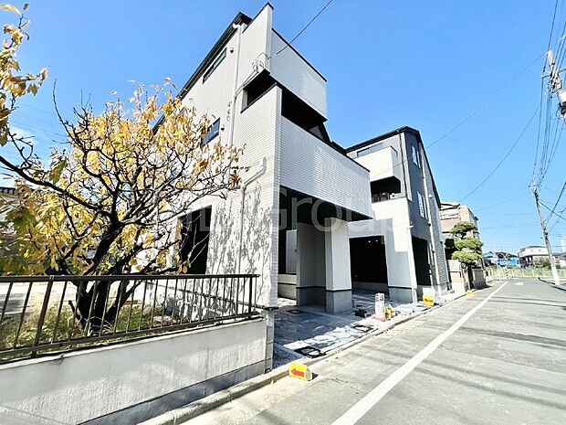 シンプルで落ち着きのある建物は住むかたの個性でオリジナルなものになっていきます。 