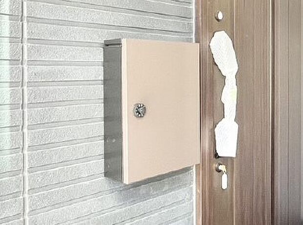 シンプルデザインのポスト。