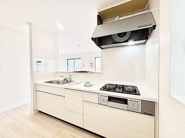 料理をしながらご家族との会話を楽しめる対面カウンターキッチン