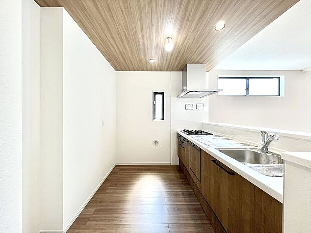 ゆとりあるキッチンではご家族と楽しくお料理ができます。