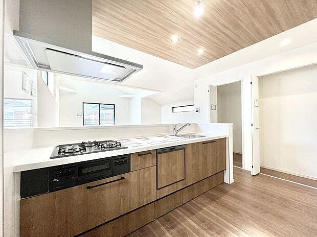 料理をしながらでもご家族との会話を楽しめる対面キッチン