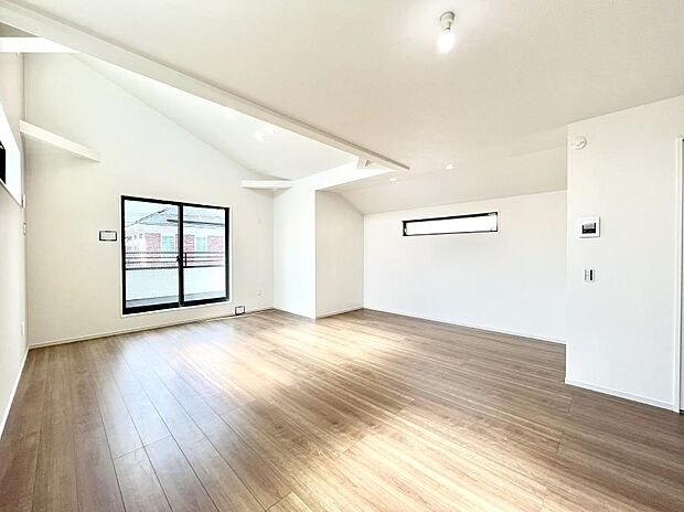 家族の笑顔が自然と生まれてくる、そんな雰囲気のダイニングに仕上がっています