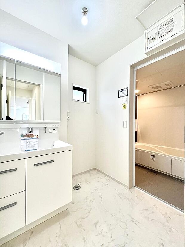 清潔感のある快適空間です。毎日の身支度も気持ち良くお使い頂けます。