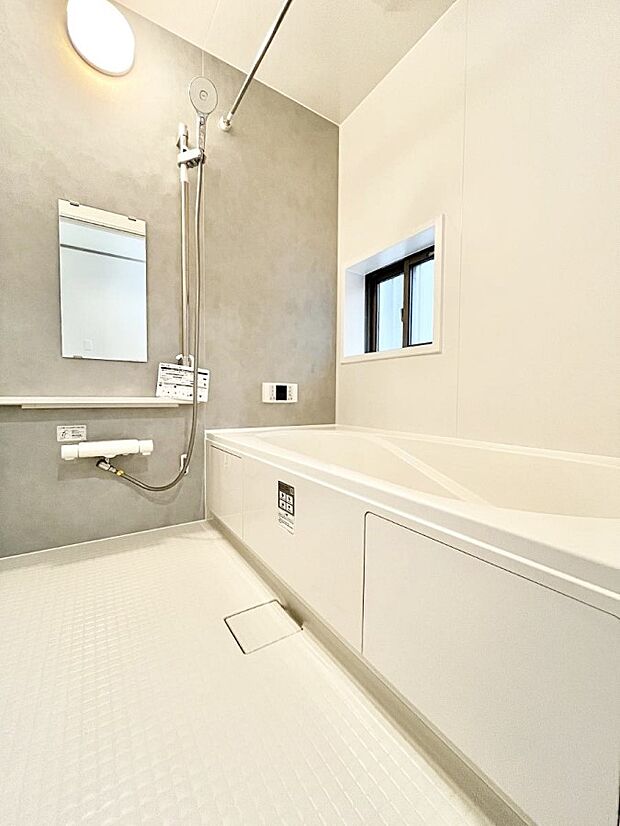 浴室乾燥機付きのバスルームでいつでも快適なバスタイムが楽しめます!