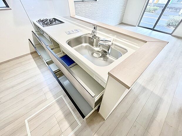 使いやすさを優先したスライド式収納タイプ!