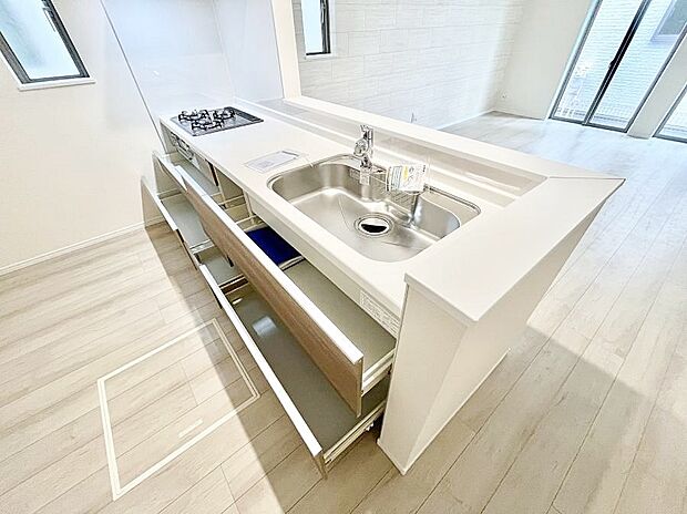 使いやすさを優先したスライド式収納タイプ！