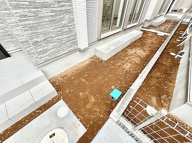 季節のお花を植えて彩りをプラス!