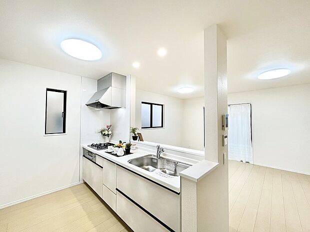 料理をしながらでもご家族との会話を楽しめる対面キッチン