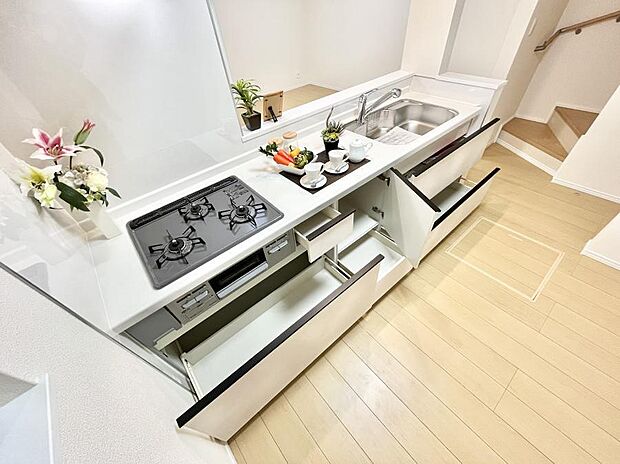 使いやすさを優先したスライド式収納タイプ！