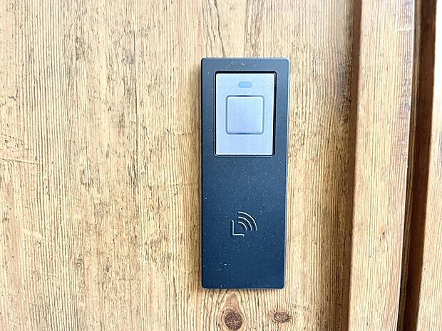 スマートに開錠できる電子キー  