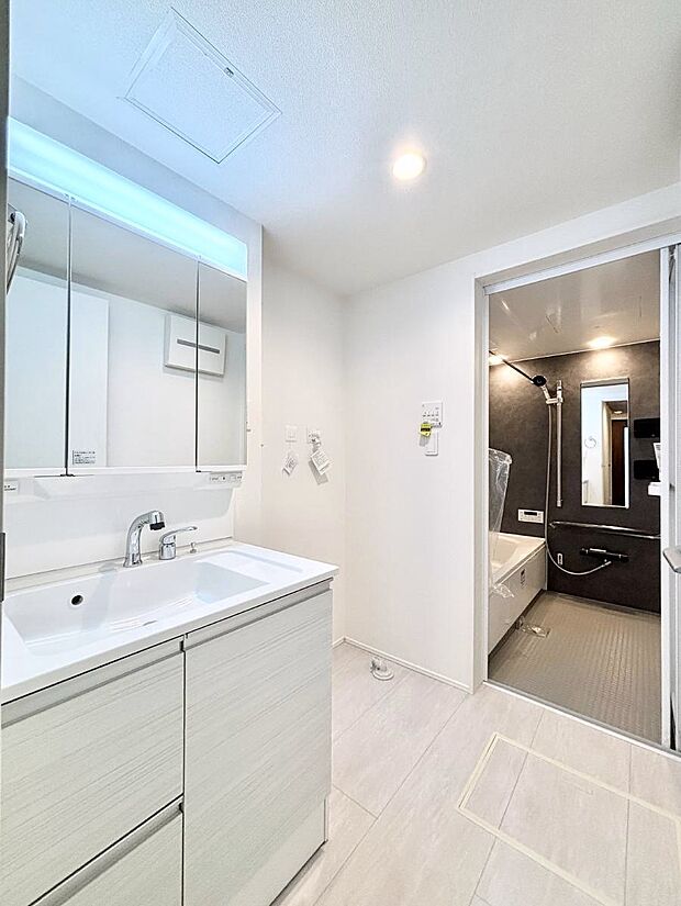 清潔感のある快適空間です。毎日の身支度も気持ち良くお使い頂けます。 