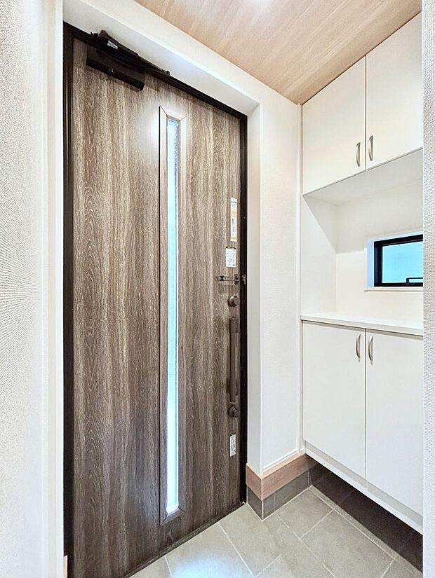 飾り棚を利用して、お越しいただくお客様をおもてなしできます。